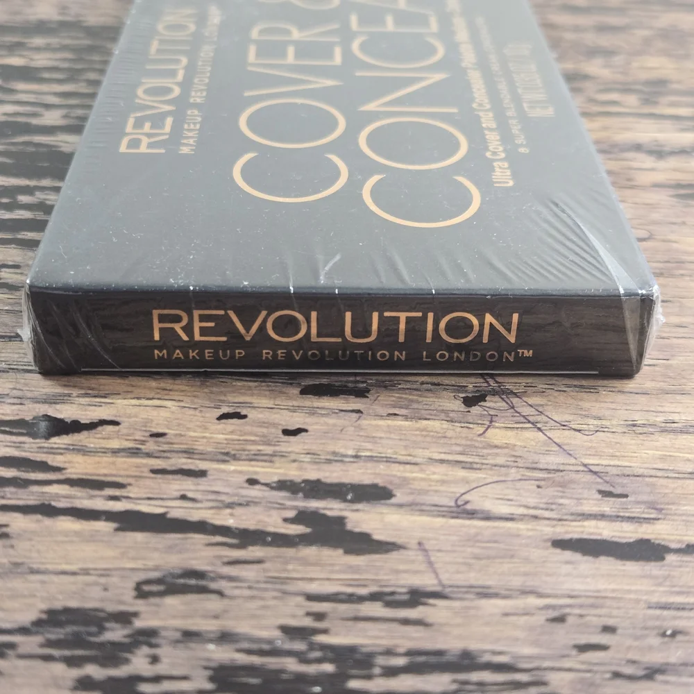 Revolution Cover &‎ Conceal Palette, Medium- Dark